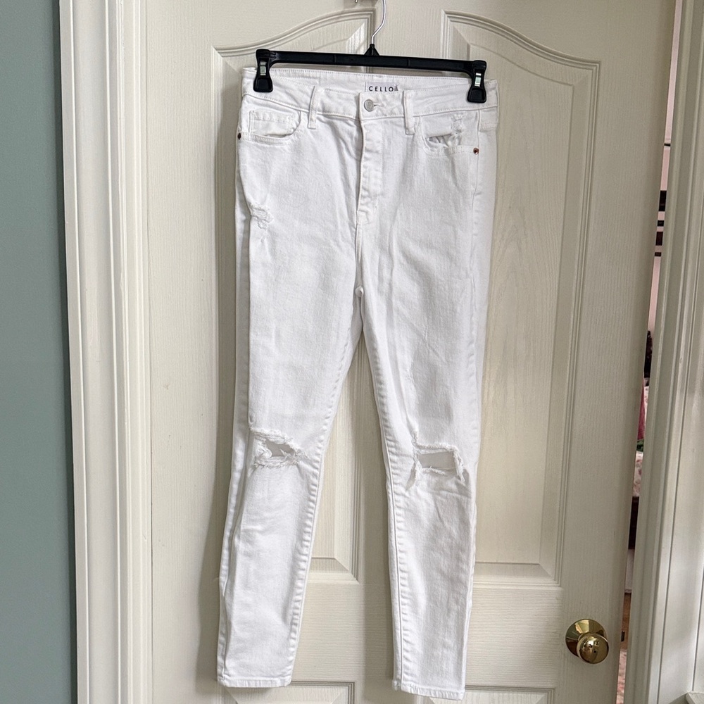 CELLO Women's White Ripped Skinny Jeans